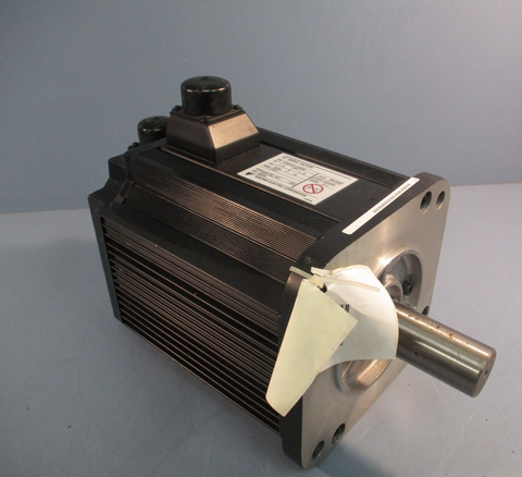YASKAWA ELECTRIC CO AC SERVO MOTOR USAFED20CB2 1.8 KW 1500 RPM 15A UTOPH500VB