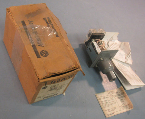 Allen-Bradley 836-C7 Pressure Control Switch 300 PSI Max Ser A 24-600V