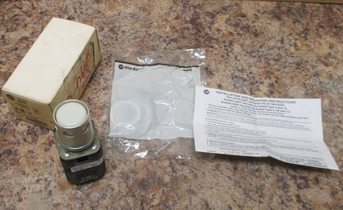 Allen Bradley Bulletin 800TPAH16WD1 White Illuminated Push Button Ser T 120 V