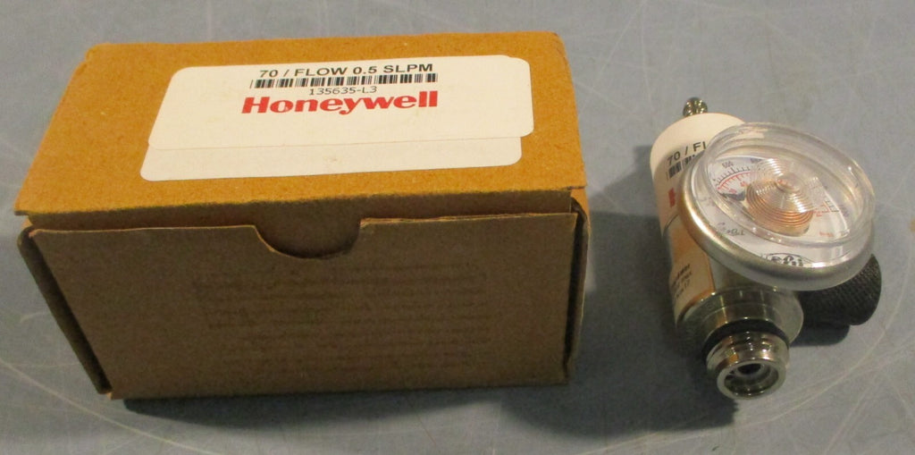 Honeywell 135635-L3 Gas Regulator 70 / Flow 0.5 SPLM 0-1800PSI