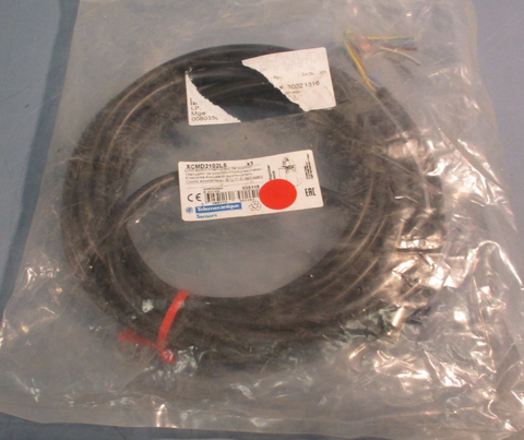 Telemecanique Mini Plunger XCMD2102L5 Limit Switch 240 VAC, 6A