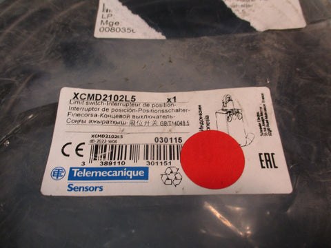 Telemecanique Mini Plunger XCMD2102L5 Limit Switch 240 VAC, 6A