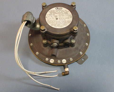 Dwyer Instruments 1950042S Differential Pressure Switch Explosionproof Used