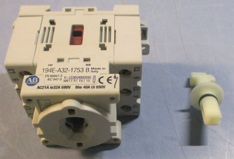 Allen Bradley 194E-A32-1752 Ser B Disconnector Switch 32A 600VAC Missing Screws