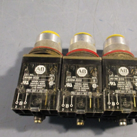 AllenBradley Yellow Push Button 300VAC, 720VA Break 110300V Series B 800MXD2