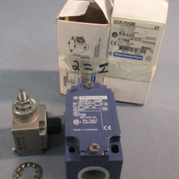 Telemecanique Limit Switch Body ZCKJ1H29 w/ ZCKE05 Operating Head