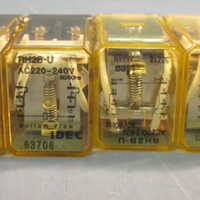 LOT OF (4) IDEC RH2B-U DC12V RELAY 50/60Hz 8-PIN 10AMP, Plug-IN