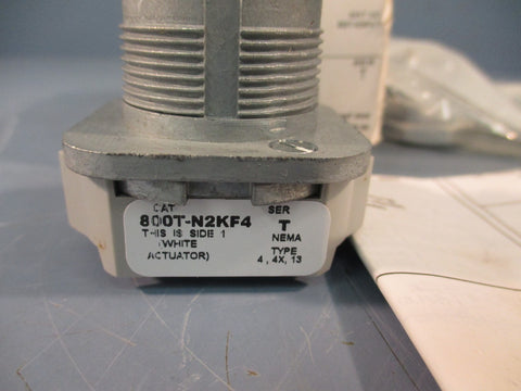Allen Bradley 800TN2KF4 30mm Selector Switch 800T PB Series T