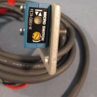 MICRO-SWITCH FE7A-DB6V-M SENSOR, 10-28V, RED/WHITE/BLACK