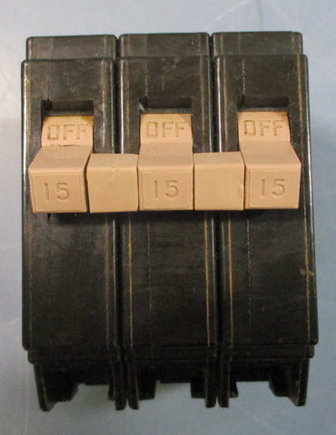 Cutler Hammer CH315 Circuit Breaker, PlugOn 240VAC 15A