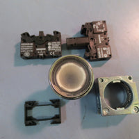 New Lot of 2 SIEMENS 3SB36450AA71 Push Button Clear