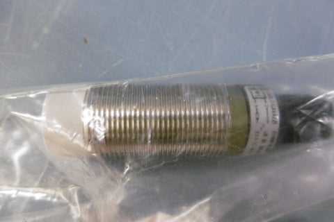 NIB Carlo Gavazzi EI808TB0SS6 Inductive Proximity Switch 0.5A 5060Hz