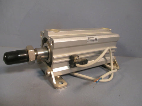 SMC Pneumatic Cylinder 145 PSI CDQ2L4075DMA73S