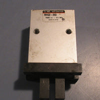 SMC MHQ225D Press 0.10.6 Double Acting Pneumatic Air Gripper