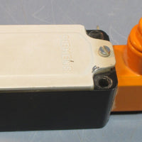 Siemens 3SE2 120-1WW Lever Limit Switch 90 Degree Action 1NO+1NC Used