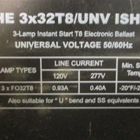 (Lot of 5 Electronic Ballasts (2) Sylvania QHE 3x32T8/UNV ISHSC & (3) Advance