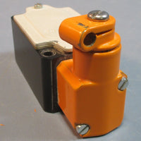 Siemens 3SE2 120-1WW Lever Limit Switch 90 Degree Action 1NO+1NC Used