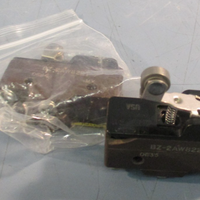 LOT OF (2) HONEYWELL MICROSWITCH 15A 480V ROLLER LEVER LIMIT SWITCH BZ2AW822T