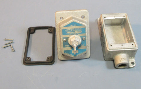 Crouse Hinds WeatherProof Switch Enclosure 15.8 CU.IN.  MC11273 Used