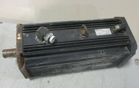 Lenze MDSKABS112-22 Servo Motor 3 Ph, 390 V, 6.4 kW 2490 RPM, Surface Rust