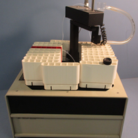 Hewlett Packard 89072A Autosampler Model SHLR, 117V, 0.70 Amps 50/60Hz