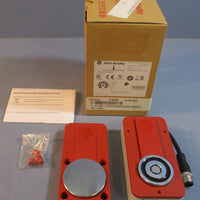 Allen Bradley Guardmaster 440GEZS21STL05H Ser A Safety Interlock Switch 24VDC