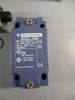 Telemecanique Limit Switch Body ZCKJ1H29 w/ ZCKE05 Operating Head