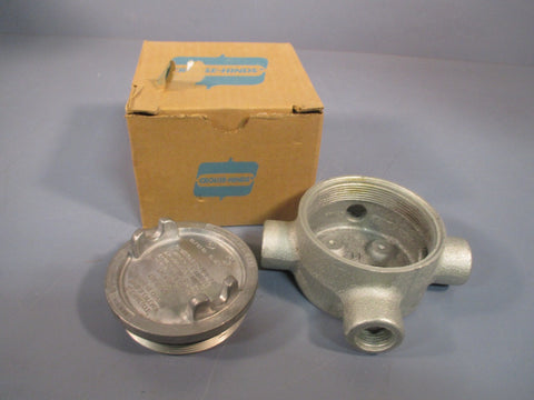 CrouseHinds Conduit Outlet Box w/ Cover 1/2" NPT GUAX16