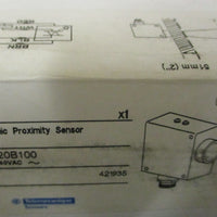 Telemecanique SM520B100 Ultrasonic Proximity Sensor 421935 100-240 VAC 50/60 Hz