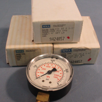 Lot of (3) WIKA Gauge Type 111.10 2 1/2" 2000 psi/Kpa 1/4" NPT 9424857