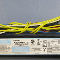 (Lot of 5 Electronic Ballasts (2) Sylvania QHE 3x32T8/UNV ISHSC & (3) Advance
