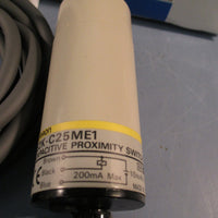 LOT OF (3) OMRON PROXIMITY SENSOR E2K-C25ME1 CAPACITIVE SWITCH 10-40VDC