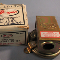 DWYER Series 1900 Pressure Switch 1910-20, Vertical Mount
