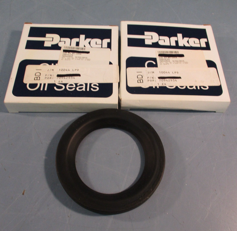 LOT OF (2) PARKER 2QTR15 SINGLE LIP, SPRING LOADED CLIPPER OIL SEAL 10044 H1L5