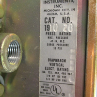 DWYER Series 1900 Pressure Switch 1910-20, Vertical Mount