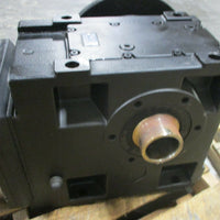Lenze MDSKABS11222 3 Ph, 6.4 kW & GKS093A SAK112C22 Gear Motor 48.625:1 Ratio