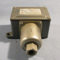 United Electric Controls J6D Pressure Switch 4494 15 Amps 0 to 50 PSI lot of 2
