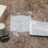 Allen Bradley Bulletin 800TPAH16WD1 White Illuminated Push Button Ser T 120 V
