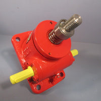 POWER JACKS METRIC ACTUATOR, MACHINE SCREW SERIAL # F761926 MODEL# F825694