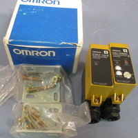 Omron E3A210M4D Photoelectric Switch Set 24240VAC E3A210M4DG
