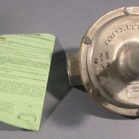 Maxitrol 3255 Gas Pressure Regulator 32551/2" 10PSIG Max 1/2" NPT