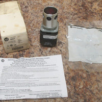 Allen Bradley Bulletin 800TPAH16RD1 Red Illuminated Push Button Series T 120 V