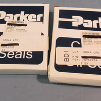 LOT OF (2) PARKER 2QTR15 SINGLE LIP, SPRING LOADED CLIPPER OIL SEAL 10044 H1L5