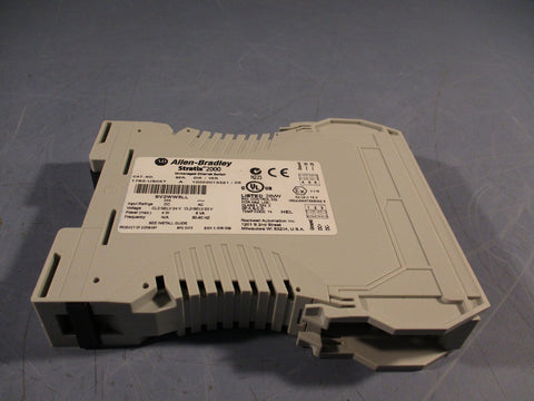 Allen Bradley Stratix 2000 Unmanaged Ethernet Switch 5 Ports Ser. A 1783-US05T