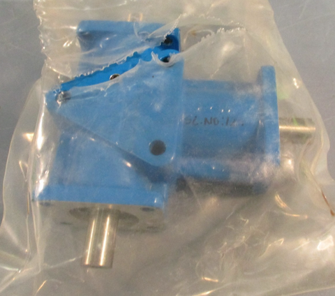 Hitork L02511G 1:1 Ratio  3-way/Right-Angle Spiral Bevel Gearbox