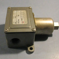 United Electric Controls J6D Pressure Switch 4494 15 Amps 0 to 50 PSI lot of 2