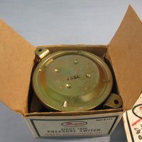 DWYER Series 1900 Pressure Switch 1910-20, Vertical Mount