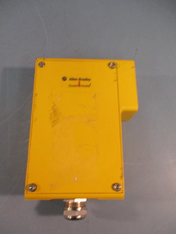 Allen Bradley 440LR4F0020Q Light Curtain, 0.520m, 30mm 440 L IP67 DC24V 8W