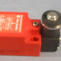 Allen Bradley Guardmaster 440PCMHS11E Ser A Snap Acting Limit Switch