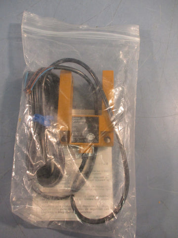 Omron E3SGS3E4 Photoelectric Switch, 12to24VDC, Sensor